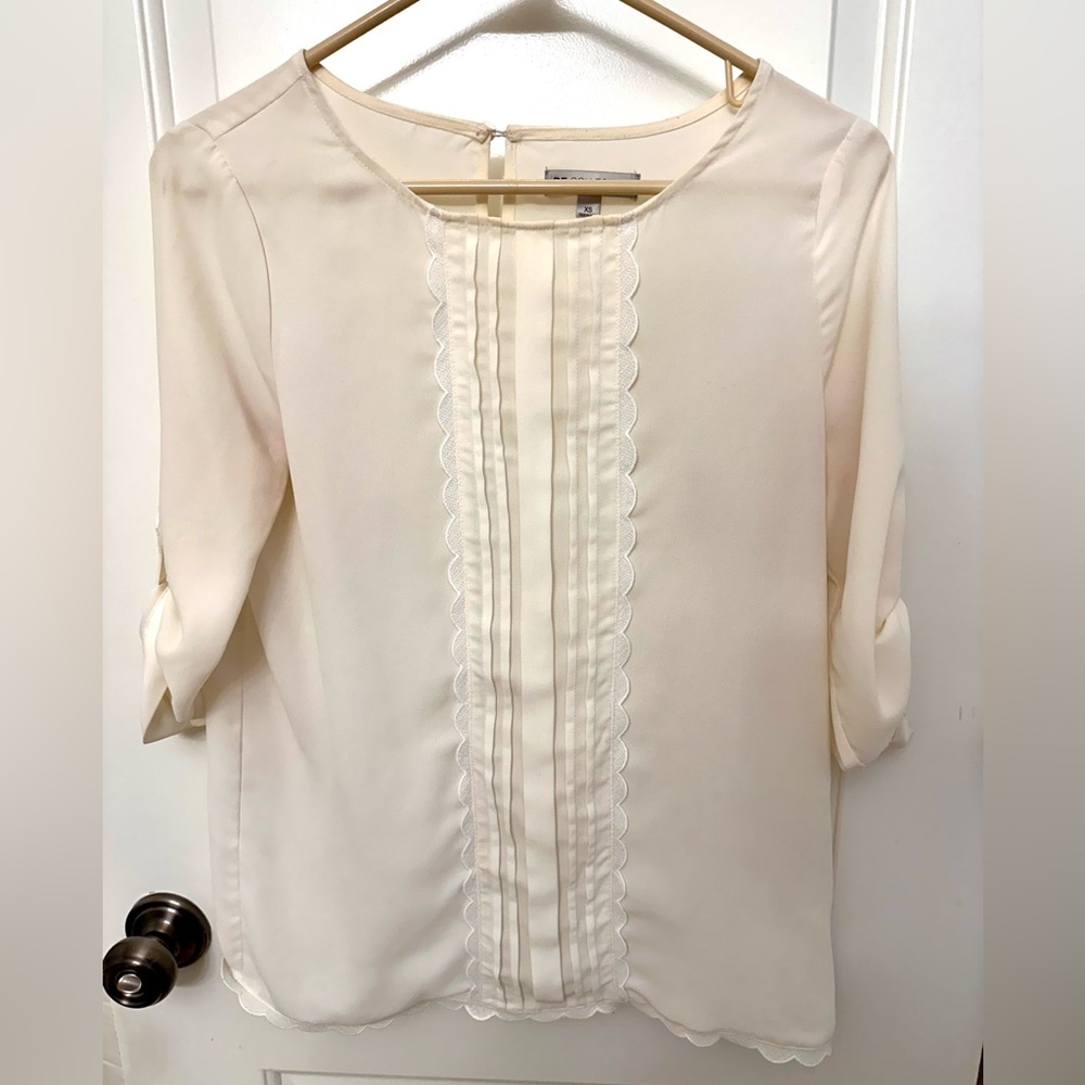 Cream Blouse | De Collection